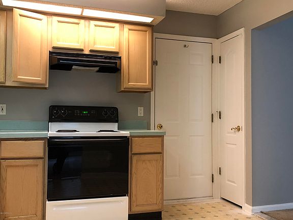 2nd image of 2583 Eiffel Cir E