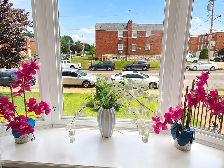 Front bay window