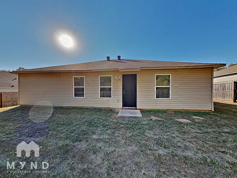 9176 Pleasant Valley Dr — Photo 15