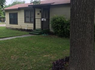 315 N 4th St, Uvalde, TX 78801