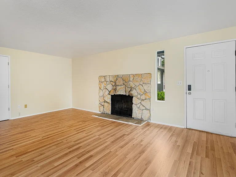 1148 SE 149th Pl #1148 — Photo 5