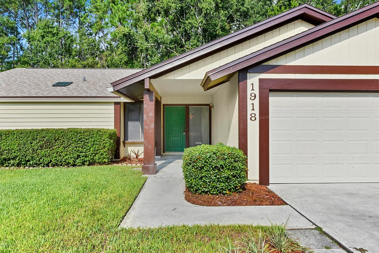 3 bed, 1447 sqft, $2,300 — Photo 4