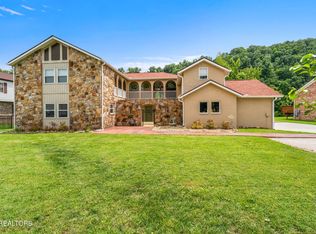 616 Riverbend Rd, Clinton, TN 37716
