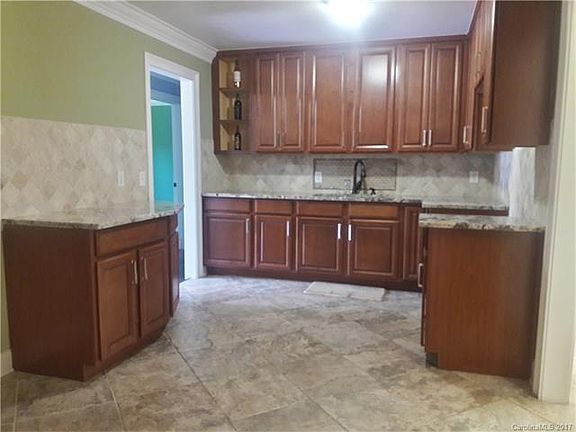 4th image of 6429 Tomahawk Ln
