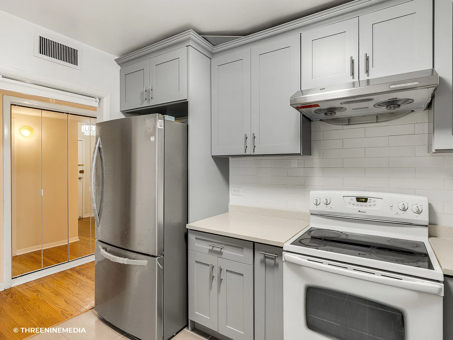 3 bed, 2.5 bath, 1300 sqft, $2,500 — Photo 4