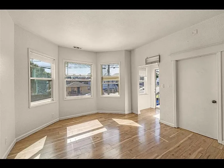 2422 E 24th St #2422 — Photo 15