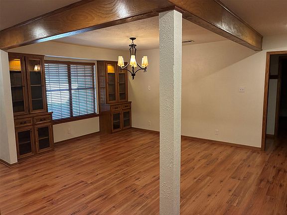 5th image of 203 Oakwood Dr