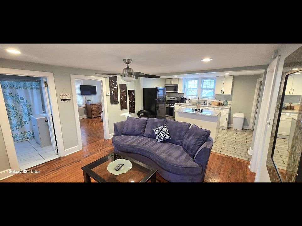 1st image of 3 E 40th St #2