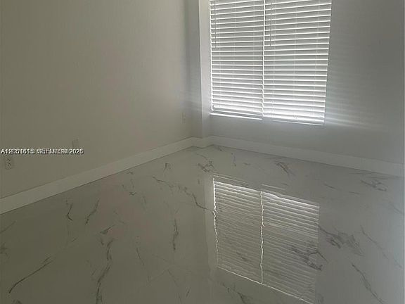 5th image of 4166 Inverrary Dr APT 210