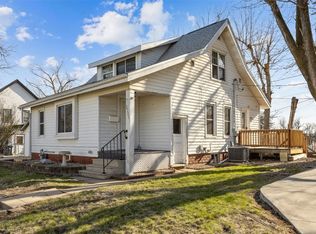 3323 C Ave NE, Cedar Rapids, IA 52402