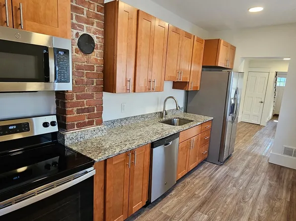 Amoskeag Apartments, 32 Mulsey St APT 2, Manchester, NH 03101