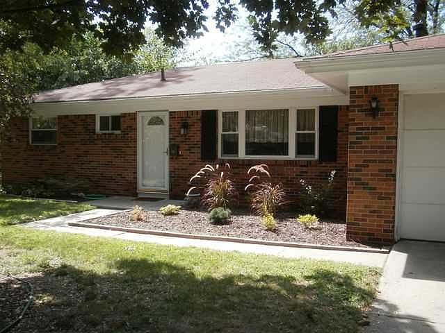 2nd image of 98 Oak St