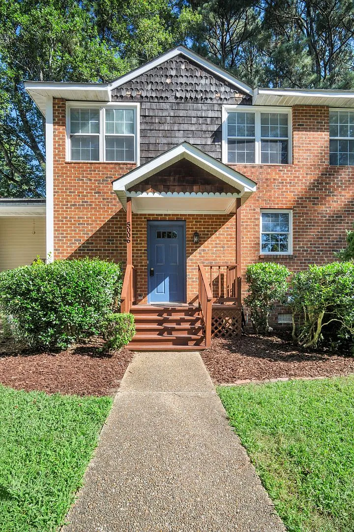 Freshly Updated 3 Bedroom Townhome in Williamsburg! — Photo 3