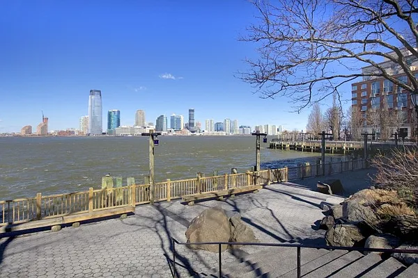 Rented by LL Real Estate Services | media 6