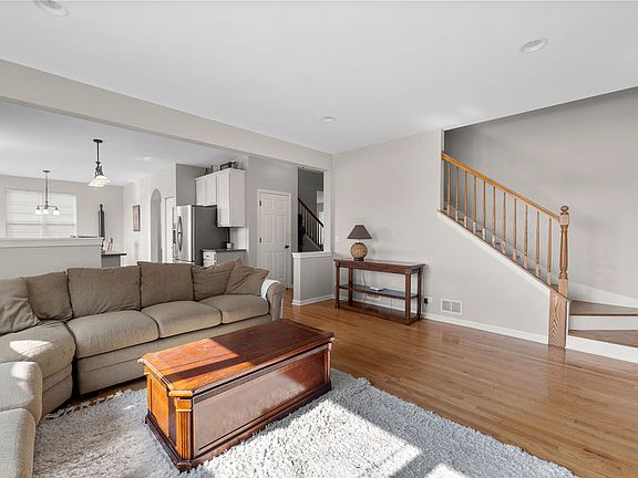 4th image of 205 Somerset Dr