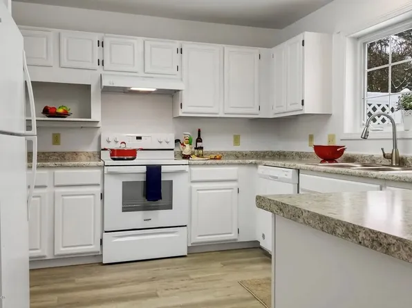 29 Starflower Ln, Brunswick, ME 04011