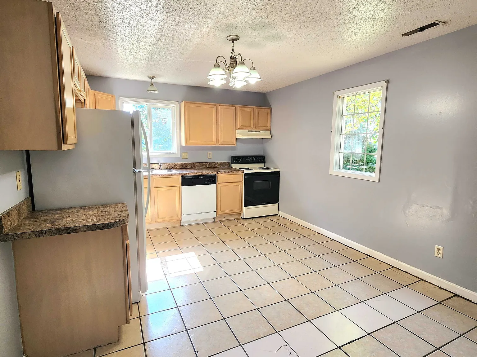3 bed, 1024 sqft, $1,195 — Photo 3