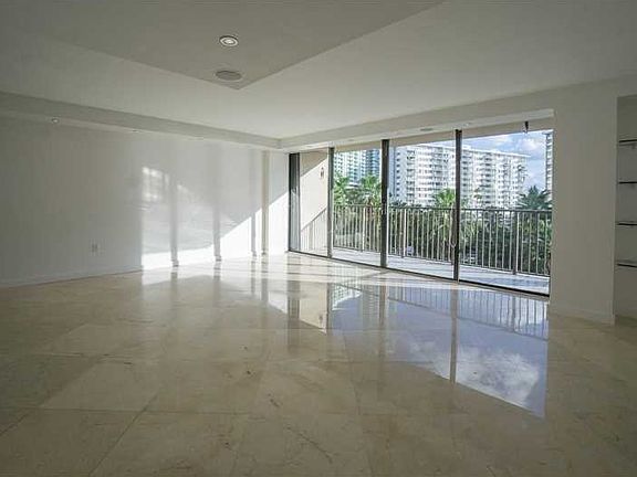 5th image of 1450 Brickell Bay Dr APT 409