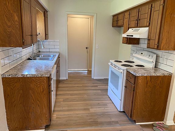 4th image of 1524 N Manning St