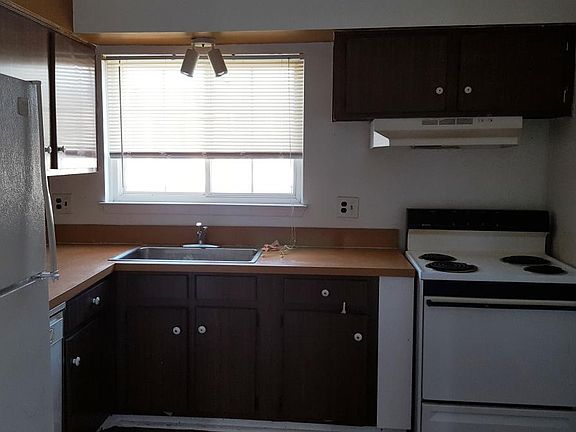 2nd image of 25344 Shiawassee Cir APT 109-101-1