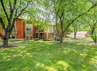 537 Colebrook Dr APT D, Saint Louis, MO 63119