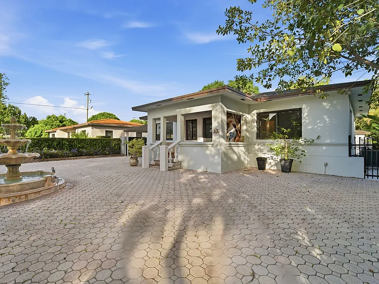 525 NW 32nd Ave — Photo 9