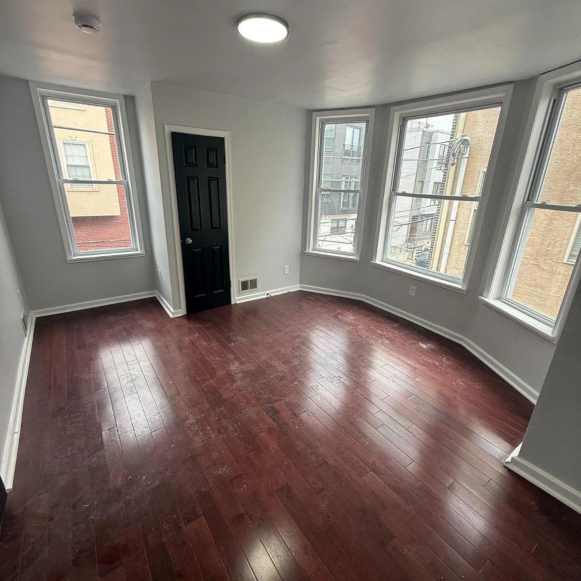1 bed, 1.0 bath, 2970 sqft, $1,450 — Photo 4