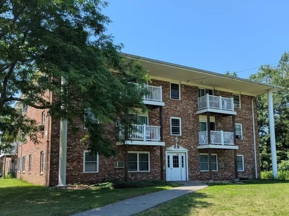 16 Woodman Way APT 8, Newburyport, MA 01950
