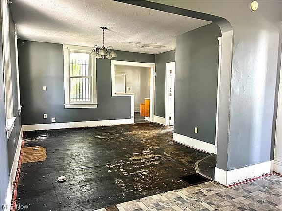 5th image of 10402 Shale Ave