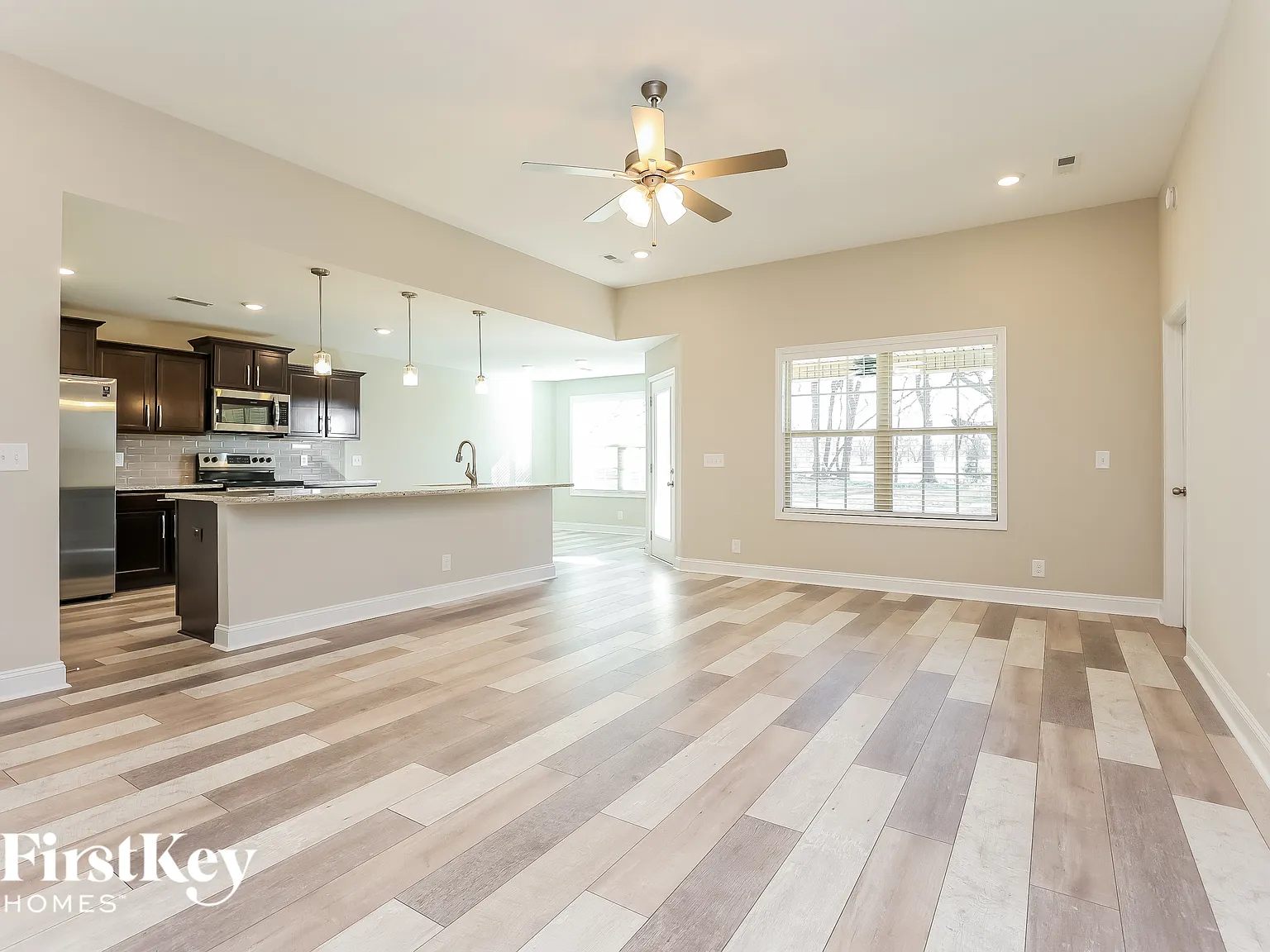 3 bed, 3.0 bath, 2089 sqft, $2,305 — Photo 2