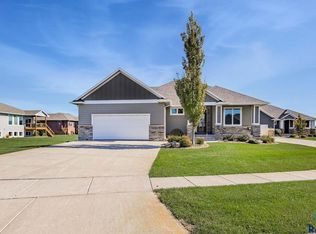 608 S Red Spruce Cir, Sioux Falls, SD 57110