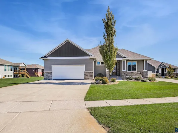 608 S Red Spruce Cir, Sioux Falls, SD 57110