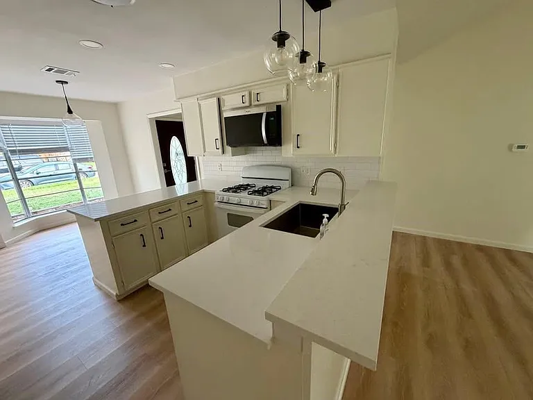 3428 Hickory Ln — Photo 4