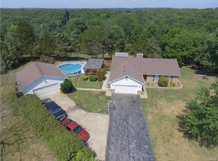 8 Meadow Ridge Dr, Festus, MO 63028
