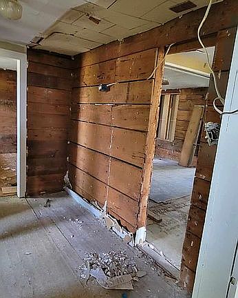 Hallway (prob joint closet)