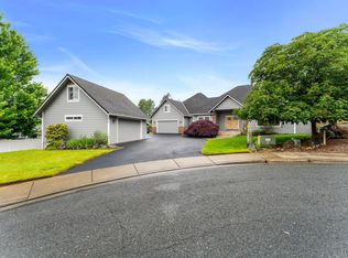 212 NW Canyon View Dr, Grants Pass, OR 97526