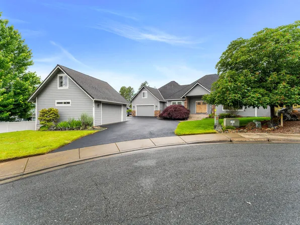 212 NW Canyon View Dr, Grants Pass, OR 97526