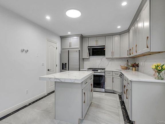 5th image of 717 College Place