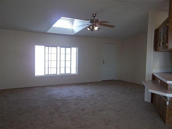 Large Living Room w/sky light