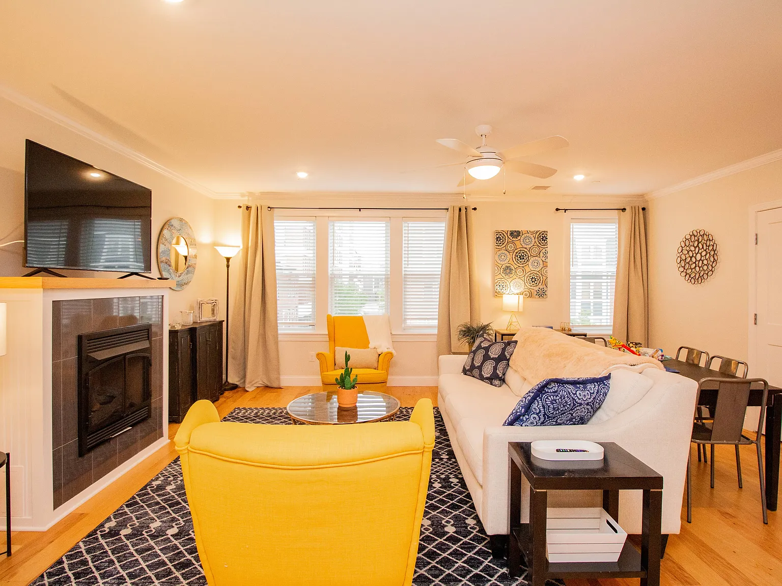 2 bed, 2.0 bath, 1000 sqft, $4,300 — Photo 1