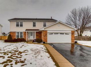 172 Old Mill Dr, Schaumburg, IL 60193