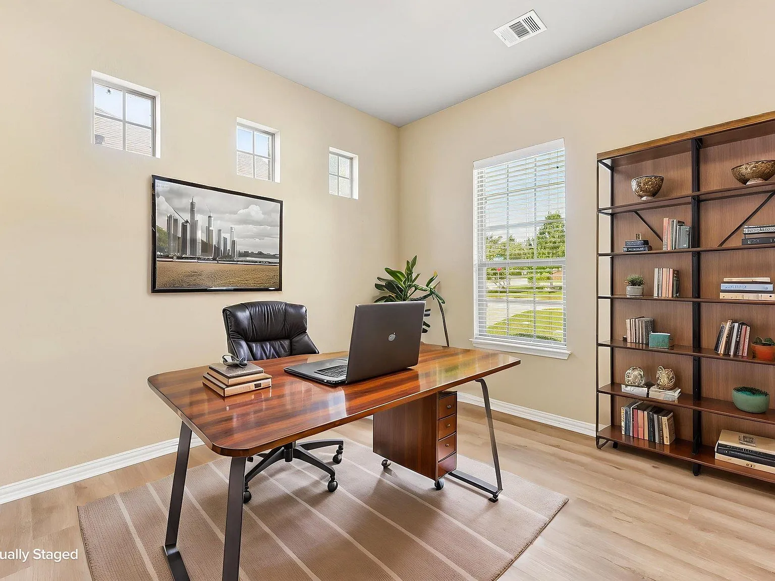 3 bed, 2.0 bath, 2487 sqft, $2,200 — Photo 4
