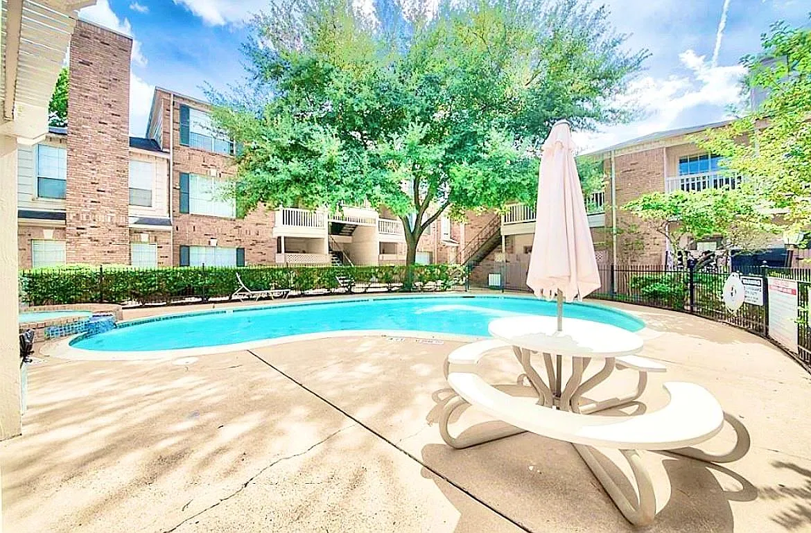 2 bed, 880 sqft, $1,200 — Photo 1