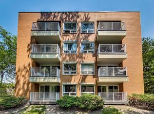 1635 N Milwaukee Ave APT 205, Libertyville, IL 60048