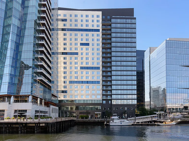 100 Pier 4 — Photo 42