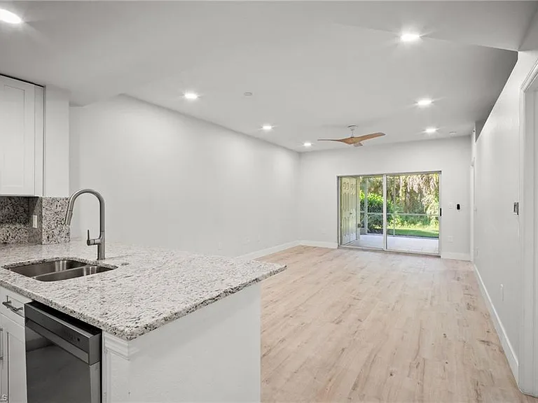 4450 Botanical Place Cir #6 — Photo 2
