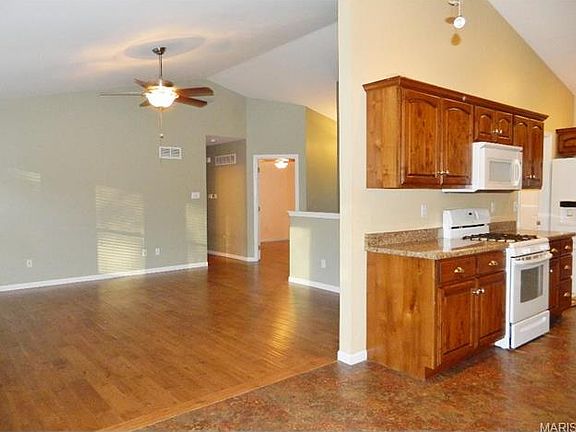 3rd image of 464 Grandview Oaks Dr