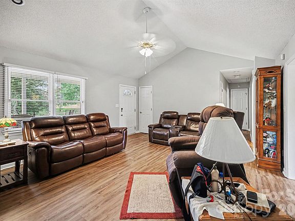3rd image of 1401 Gordon Rd
