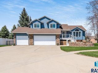 312 W Parkview Ct, Brandon, SD 57005