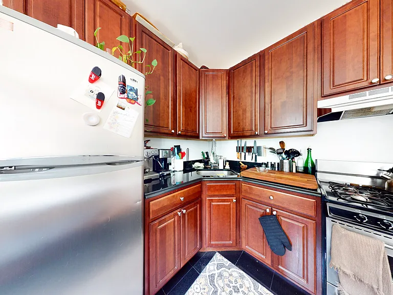 14 W 103rd St #5B — Photo 4